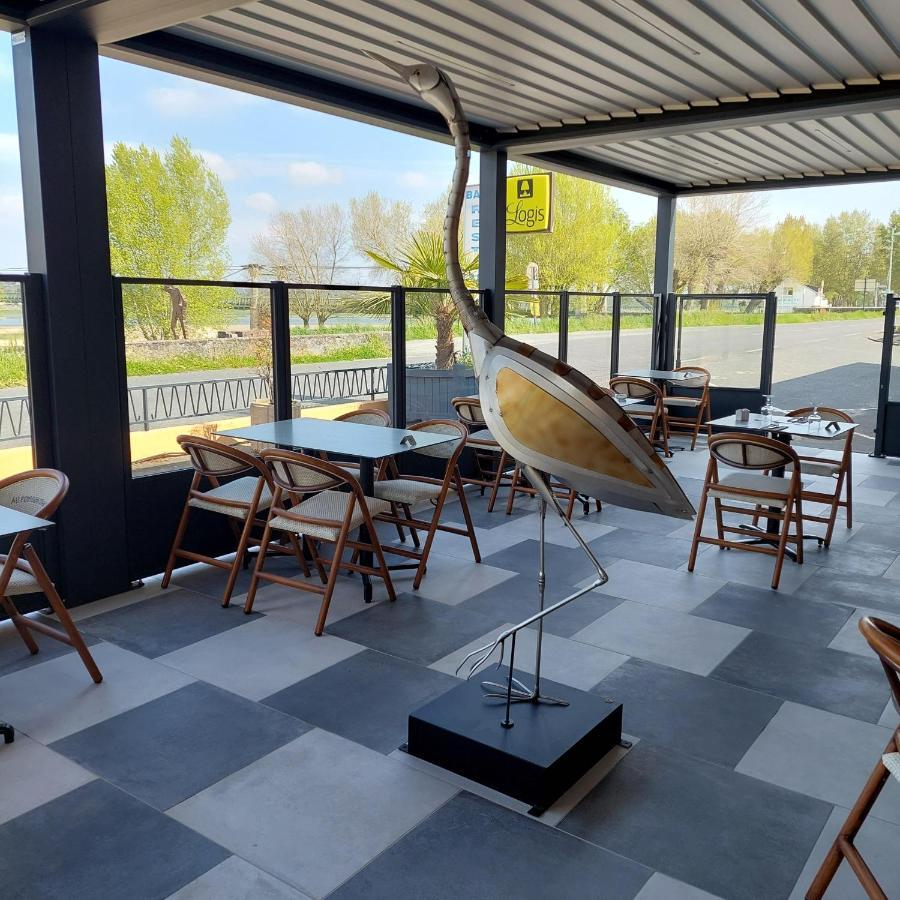 Logis Hotels - Au Poisson D'Argent - Hotel 3 Etoiles Et Restaurant Le Mesnil-en-Vallée Exteriör bild