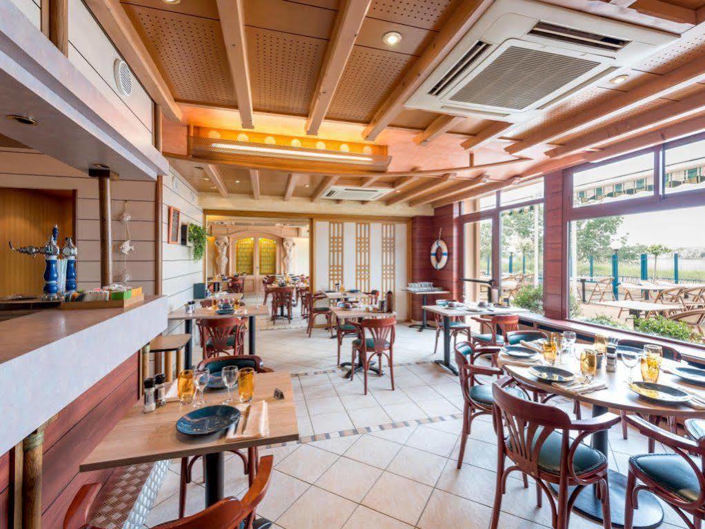 Logis Hotels - Au Poisson D'Argent - Hotel 3 Etoiles Et Restaurant Le Mesnil-en-Vallée Exteriör bild